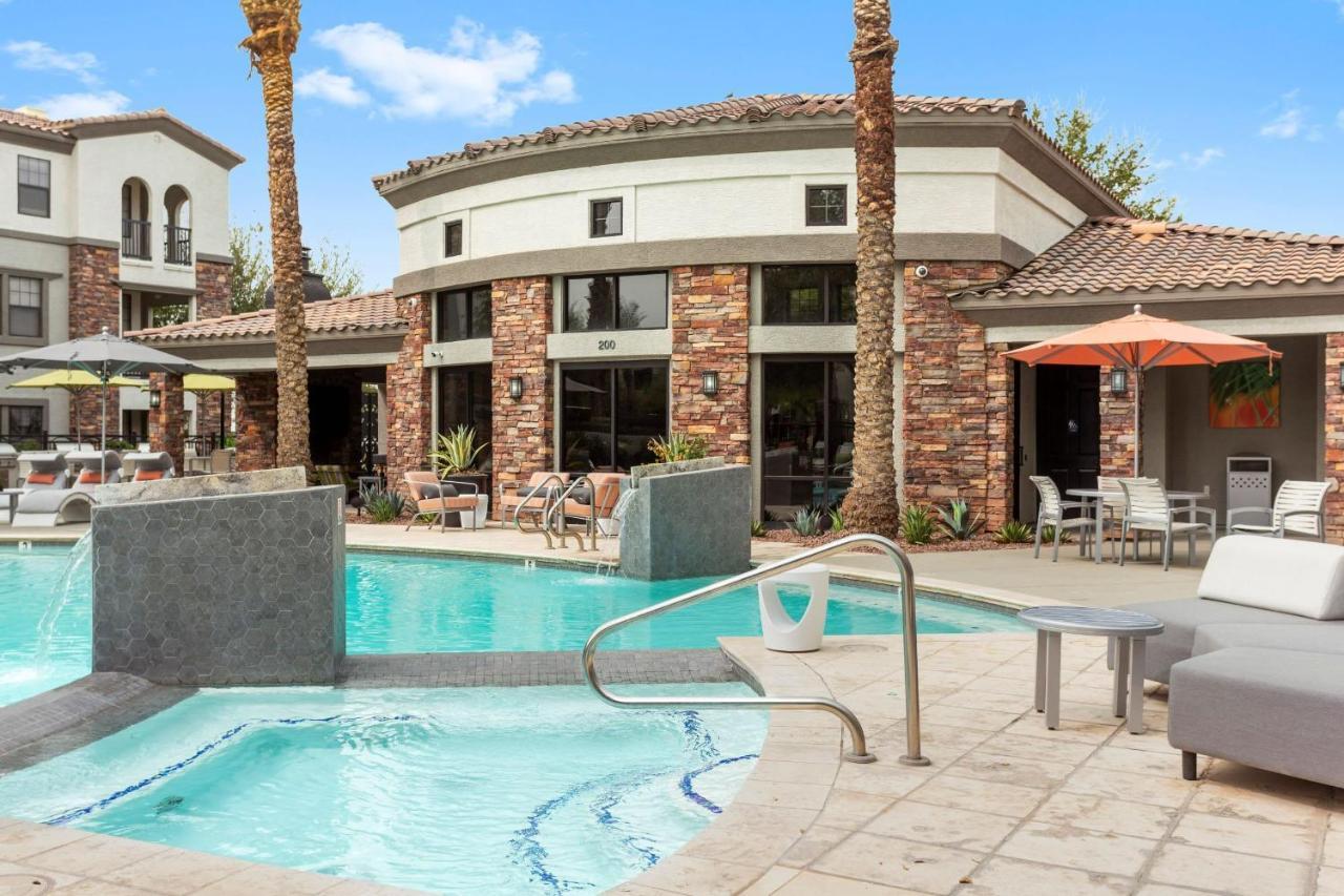 Cozysuites Glendale By The Stadium With Pool 01 Exteriör bild
